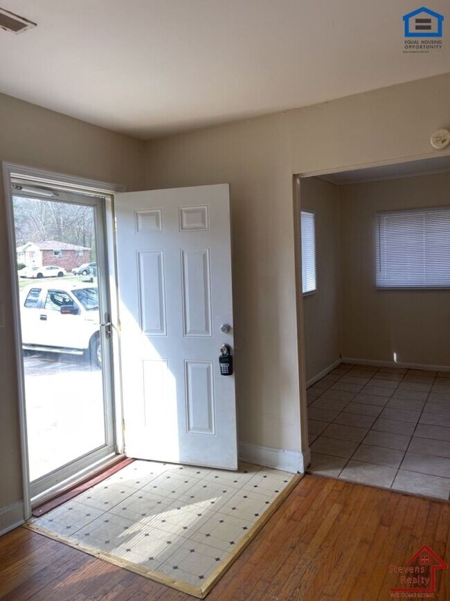 Photo - 1720 Cambridge Dr