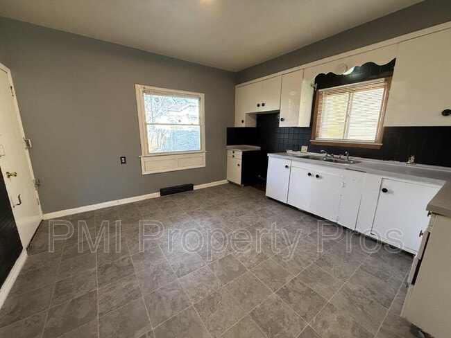 Photo - 1114 W Keefe Ave