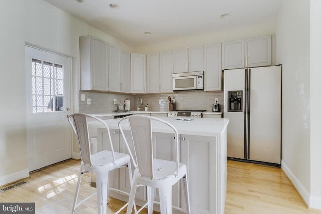 Photo - 330 11th St SE