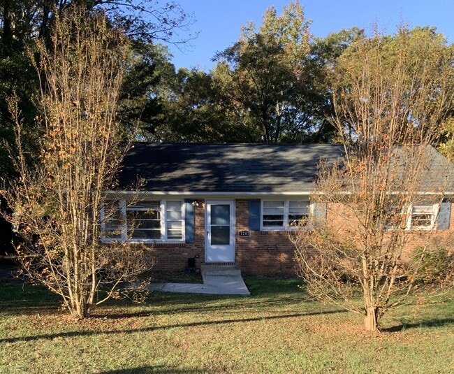 Building Photo - 1287 Montview St