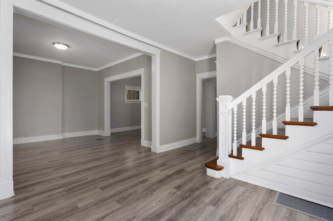 Photo - 915 E 29th St