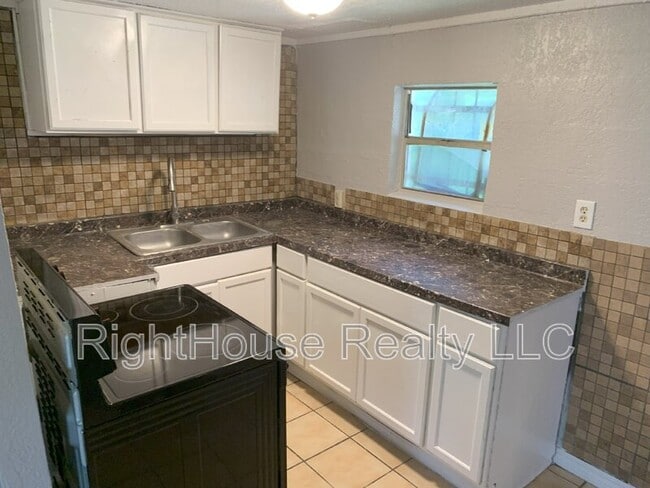 Photo - 135 2nd Eloise St N