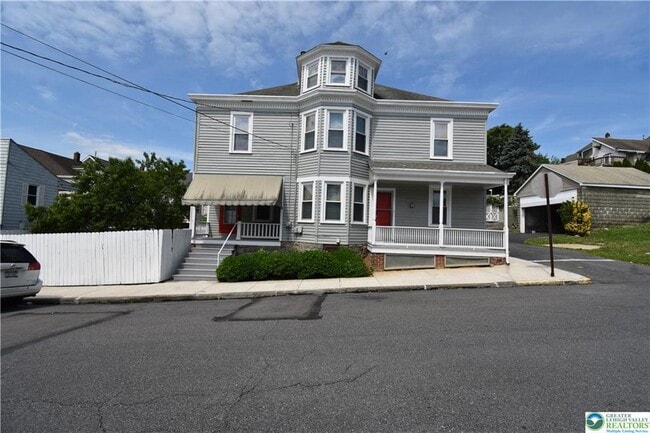 Photo - 204 N 9th St