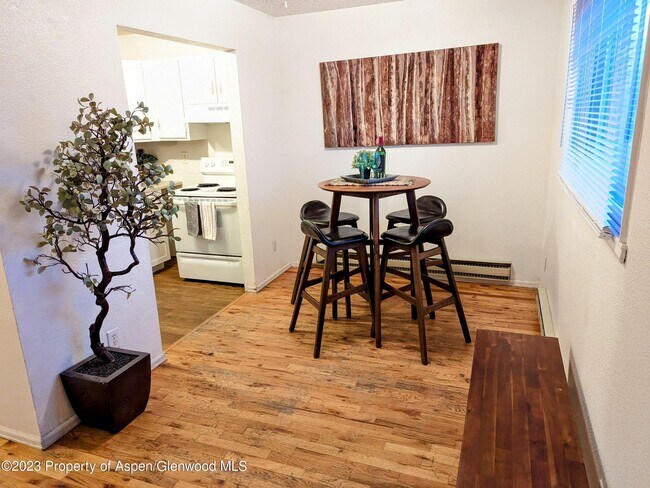 Photo - 387 S 9th St