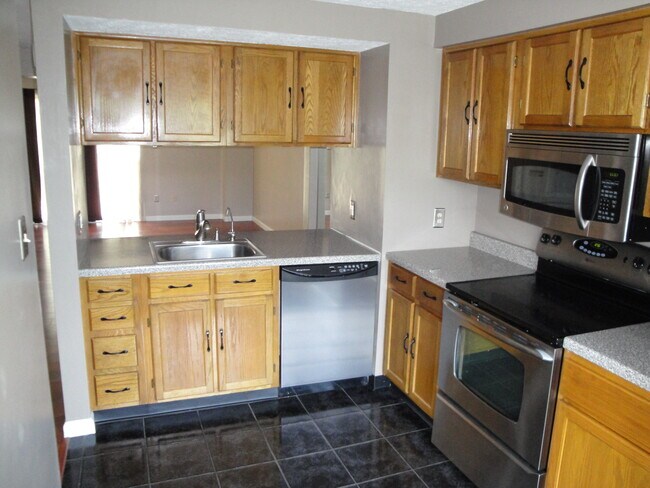 Photo - 2207 Hawthorne Drive