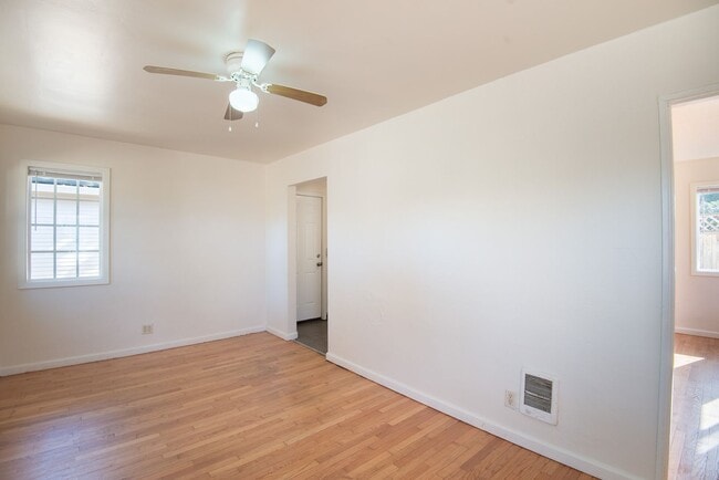 Photo - 19th 4-Plex - 000004 Unit 526