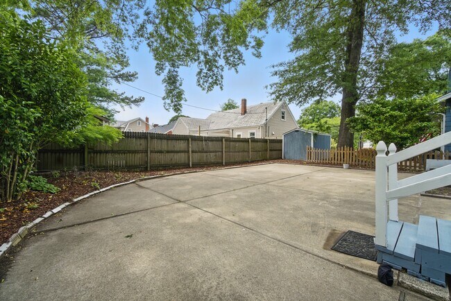 5611 Hampton Blvd