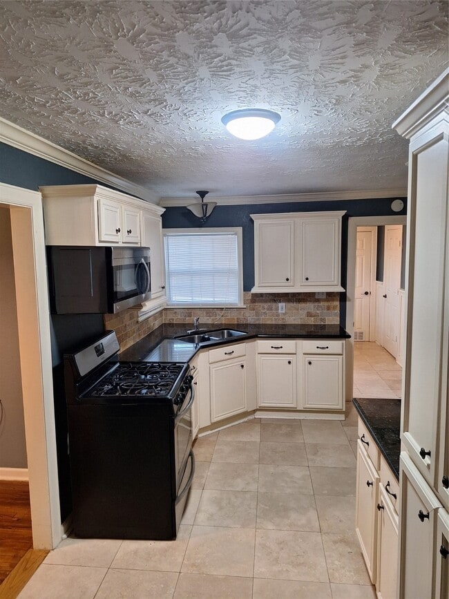 Photo - 2043 Alta Vista St