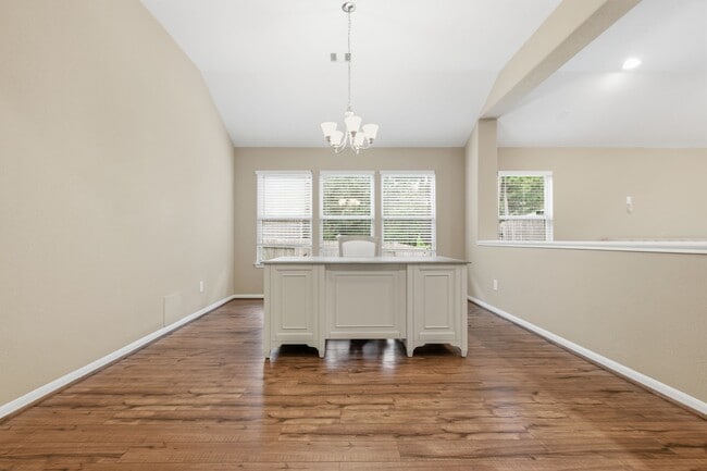 Photo - 1810 Nantz Ln