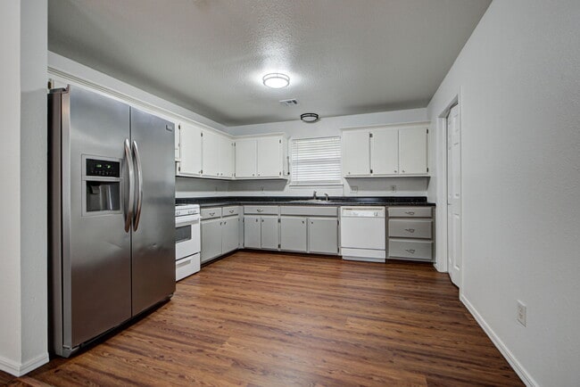 Photo - 109 E Hayes St