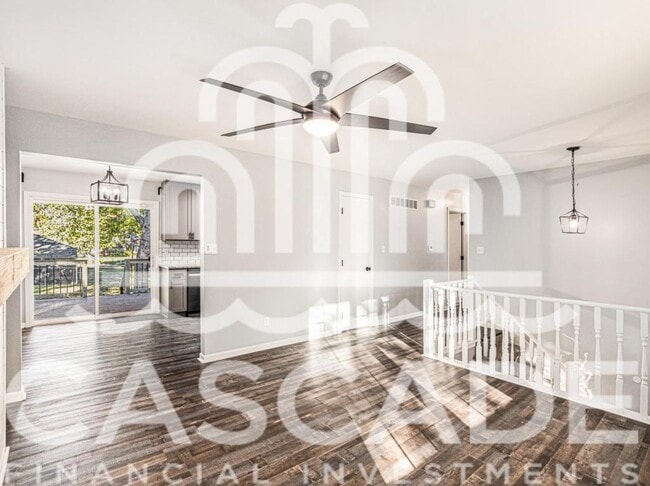 Photo - 300 SE Circleview Dr