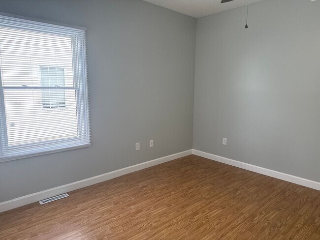 Photo - 622 Garvey Ln