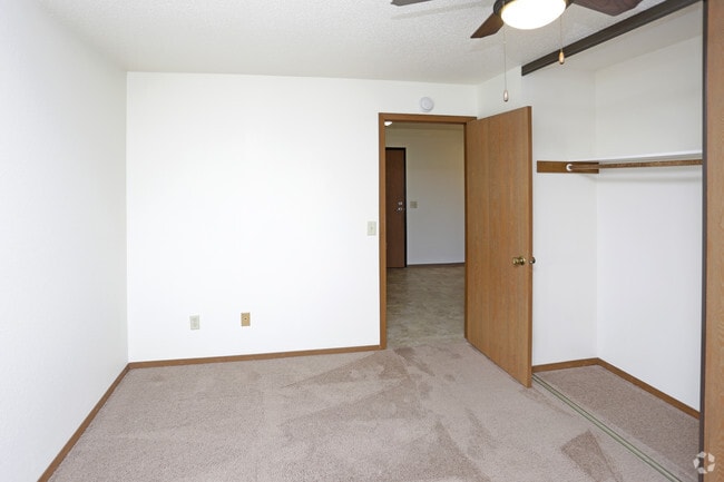 1BR, 1BA - 640 SF