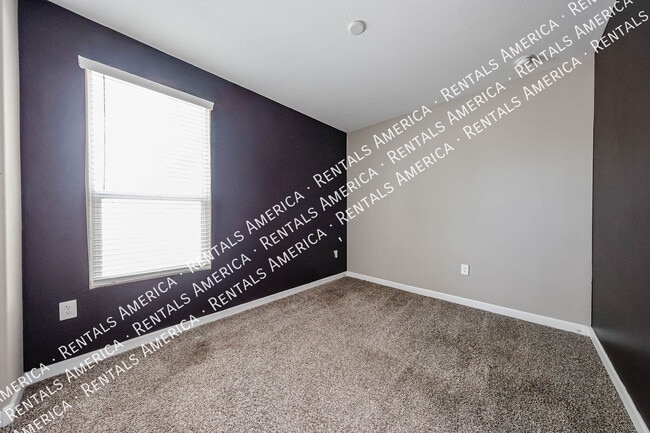 38017 W San Alvarez Ave