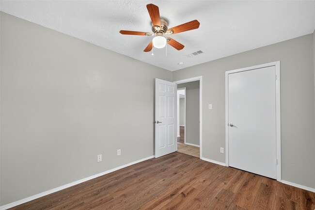 Photo - 811 Lochmoor Ln