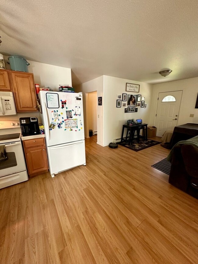 Photo - 3bd, 2 bath Home for Rent w/ Large 2 Car G...