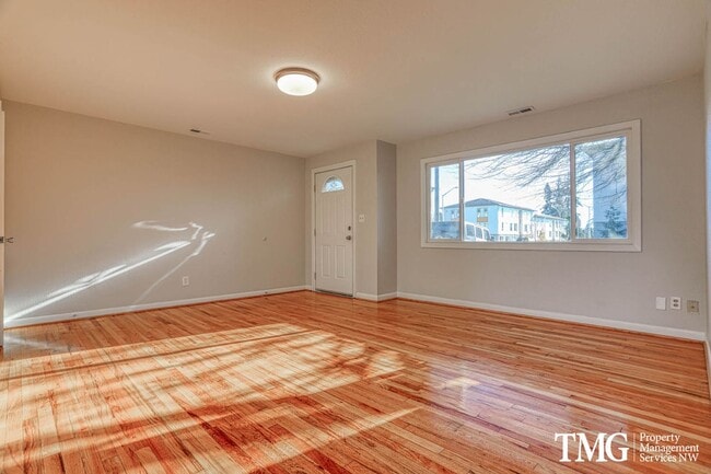 Photo - Lovely 3 BD Ranch Style Home - Beautiful Hardwood, Huge fenced back yard!