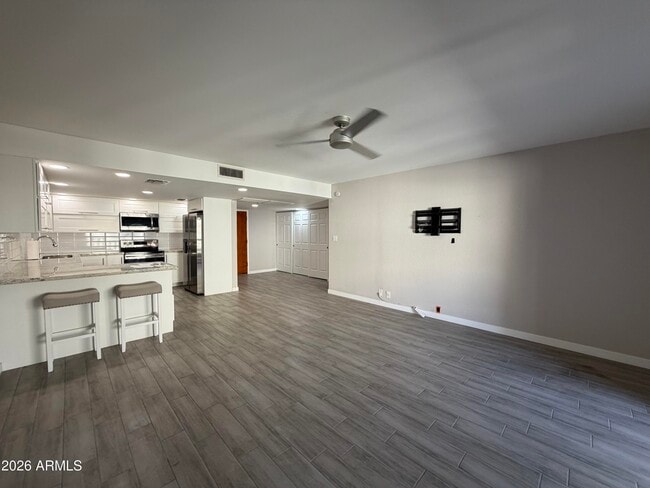 Photo - 7820 E Camelback Rd Unidad 604