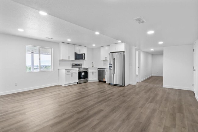 Building Photo - 2464 N Fernleaf Dr - 2646 Fern Leaf (Basement