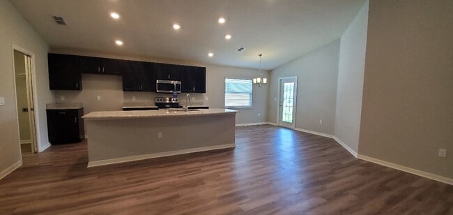 Photo - Beautiful 4-Bedroom, 2-Bathroom in Lakeland