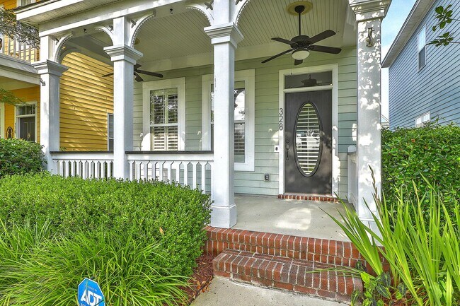 Building Photo - Charming White Gables Home!