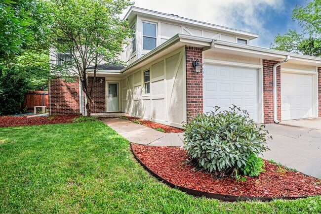 Building Photo - Large fenced in yard Rental