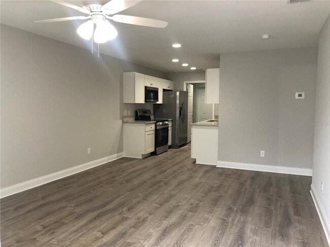 Photo - 310 Ave U NE