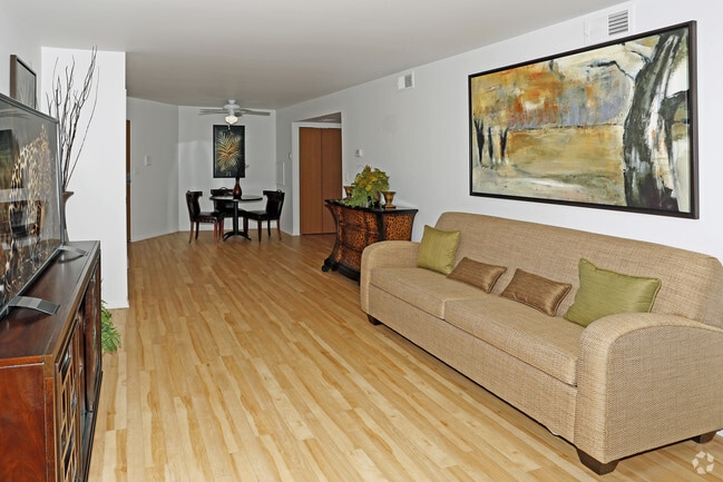 Photo - Crystal Lake Apartments