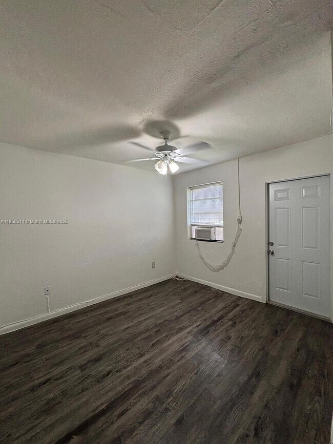 Building Photo - 708 NW 4th Ave Unit 6 Rental