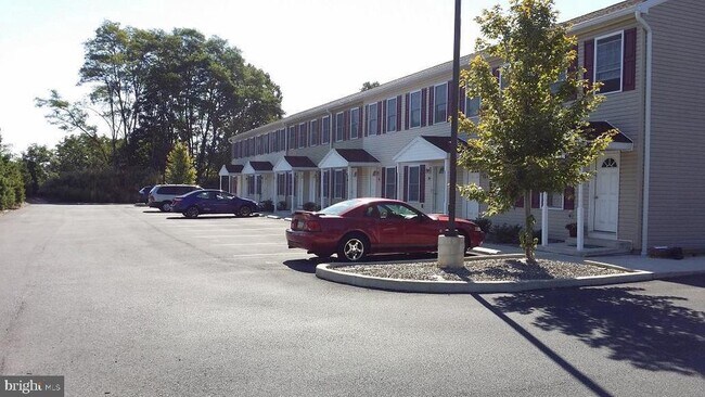 Building Photo - 75 S Reber St Rental