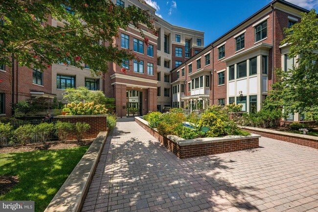 Building Photo - 4750 41st St NW Unit 507