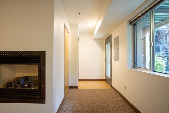 Photo - Spacious & Bright Modern Studio w/Fireplac... Unidad 2548A