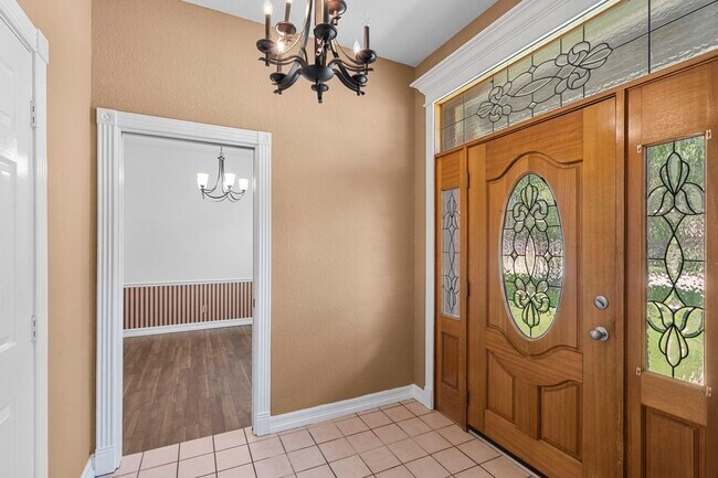 Photo - 616 Westwood Cir