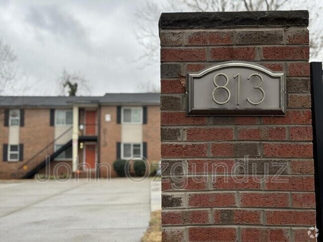 Building Photo - 813 S Blount St Rental