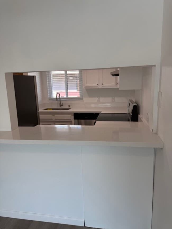 Photo - 680 Chorro St