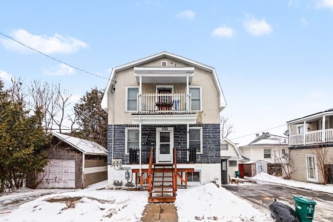 Building Photo - 233 Hector-Hotte Wy Unit lower