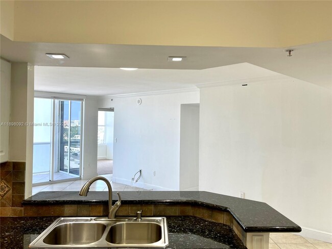 Photo - 1800 Sunset Harbour Dr Unidad 1201