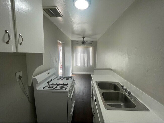 1001-07 Banning Blvd., 339-351 Opp St.