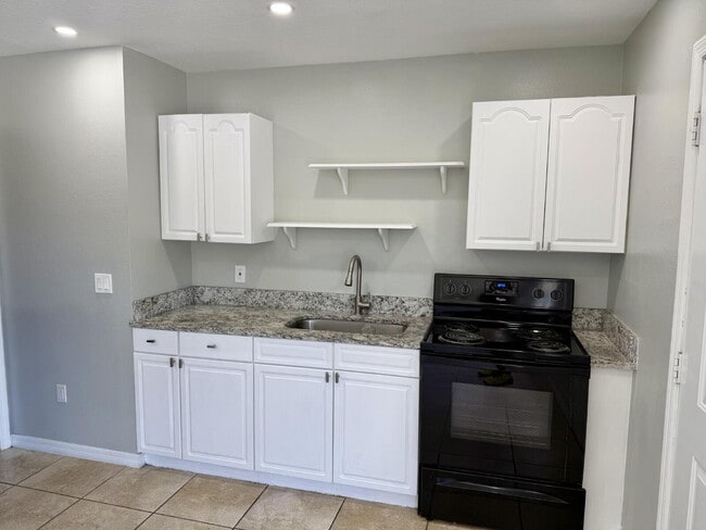 Photo - Cozy 1-Bedroom in Davenport – Utilities Included | $1,100/mo Unit B