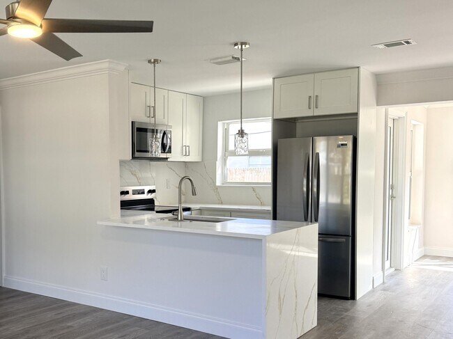 Photo - 442 SW 14th Ct