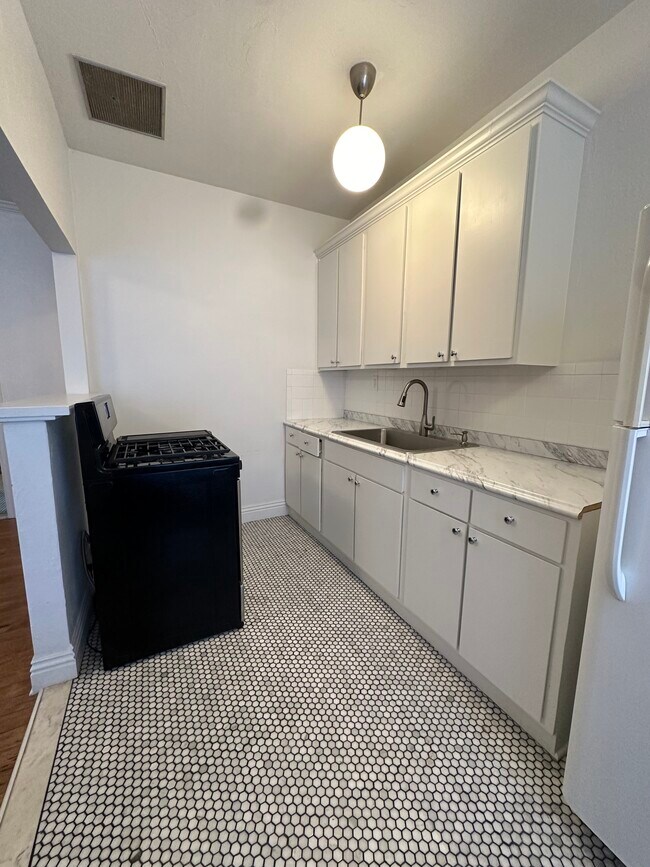 5757 Franklin Ave