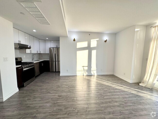 Building Photo - 65-18 Austin St Unit 8G Rental