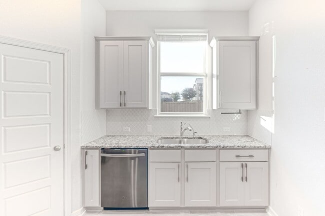 Photo - 2212 Dillon Pond Ln