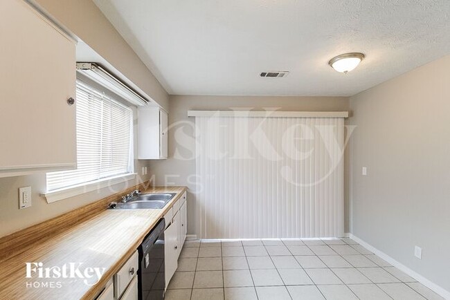 Photo - 401 Hemlock Dr