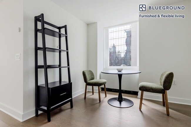 Photo - 450 W 42nd St Unidad FL16-ID2127