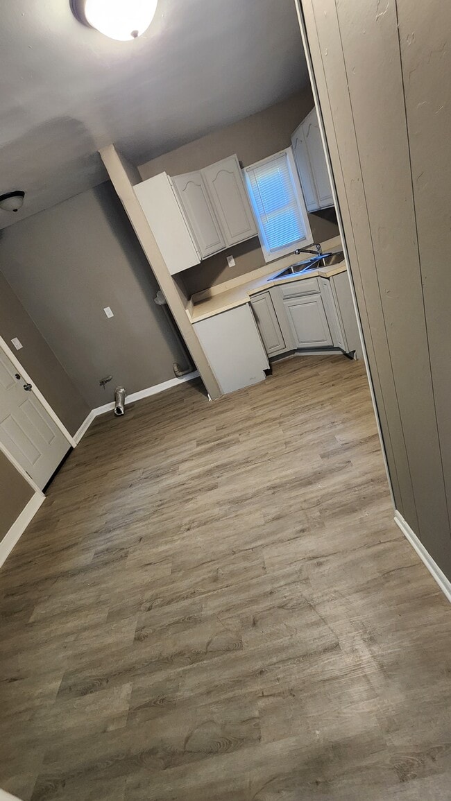 Photo - 864 E 35th Ct