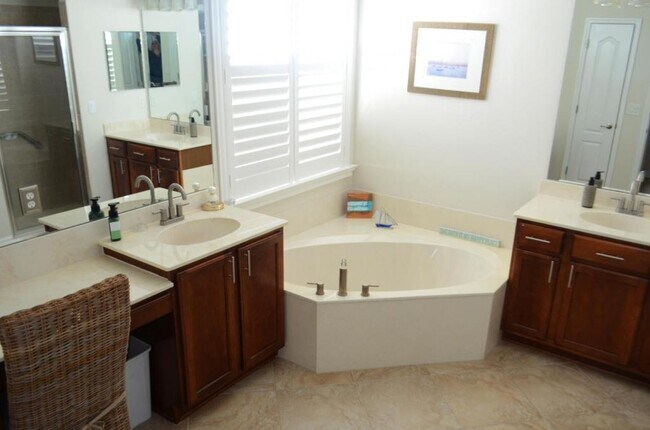 Photo - 1132 Champions Dr