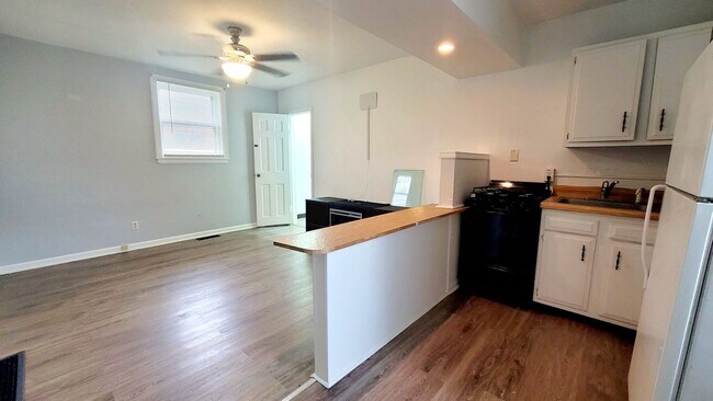 Photo - 1202 W 7th St Unit B