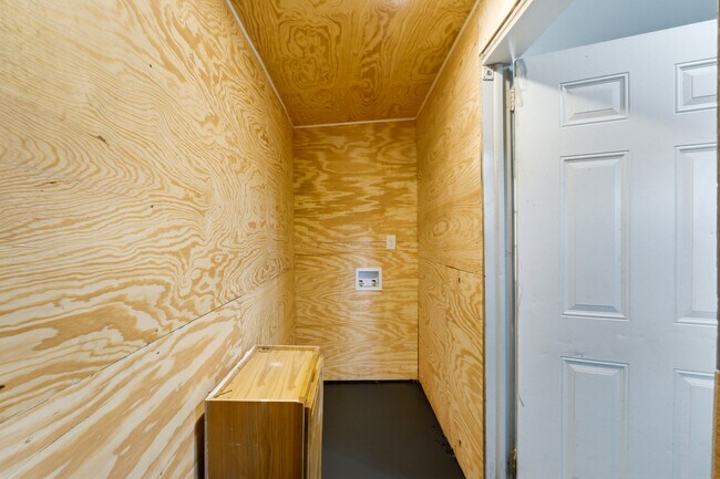 Photo - 937 La Marche Dr