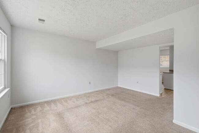 Beautifully Refreshed 3BR Townhome with Private Fenced Backyard in Brandy Station